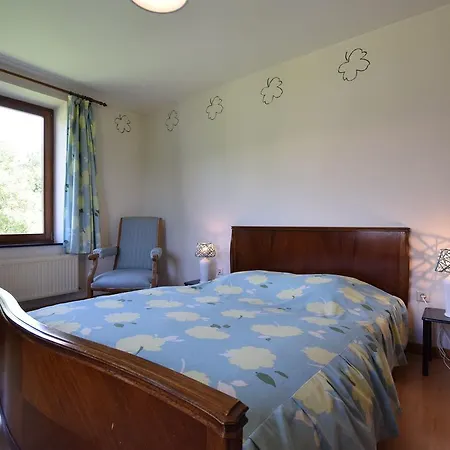 Prázdninový dům Modern In With Garden